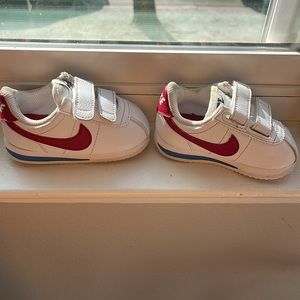 Used baby Nike shoes size 5C